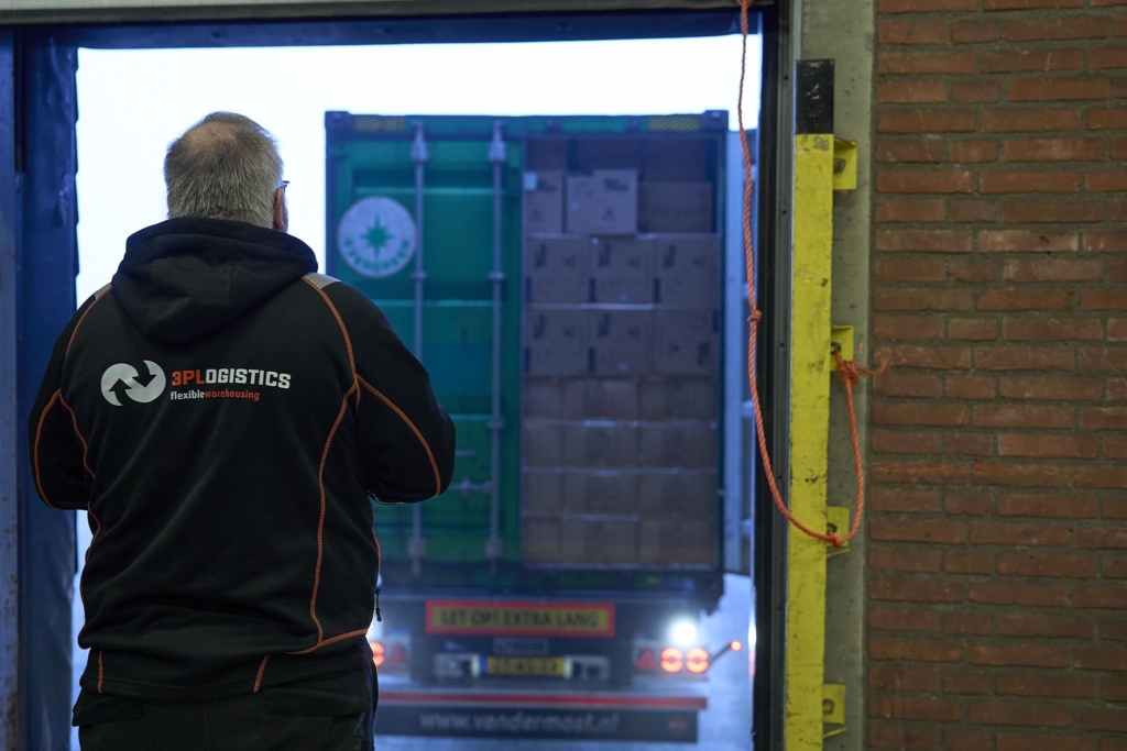 Groothandel - Medewerker van 3PL aan het werk